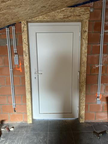 Pose de châssis PVC, bois, aluminium